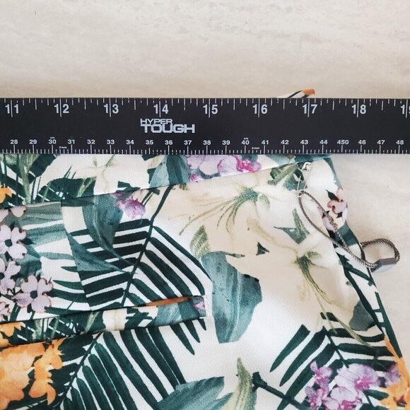 Carolina Belle Shorts Size 12 Floral Tropical Pleated Side Zip Flowy Lightweight - Picture 7 of 13